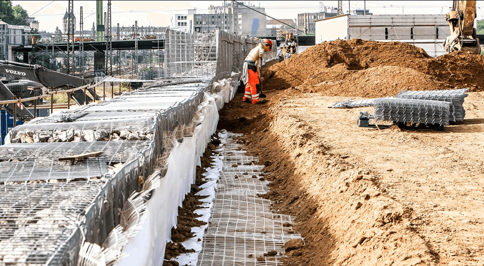 Importance of Fabric Reinforcement in Retaining Wall Construction