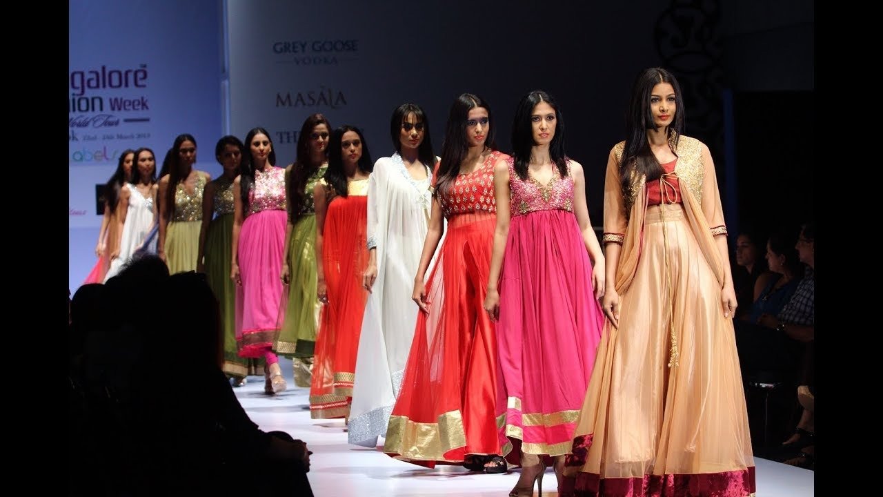 Top Trending Traditional Women’s Fashion Styles for 2025