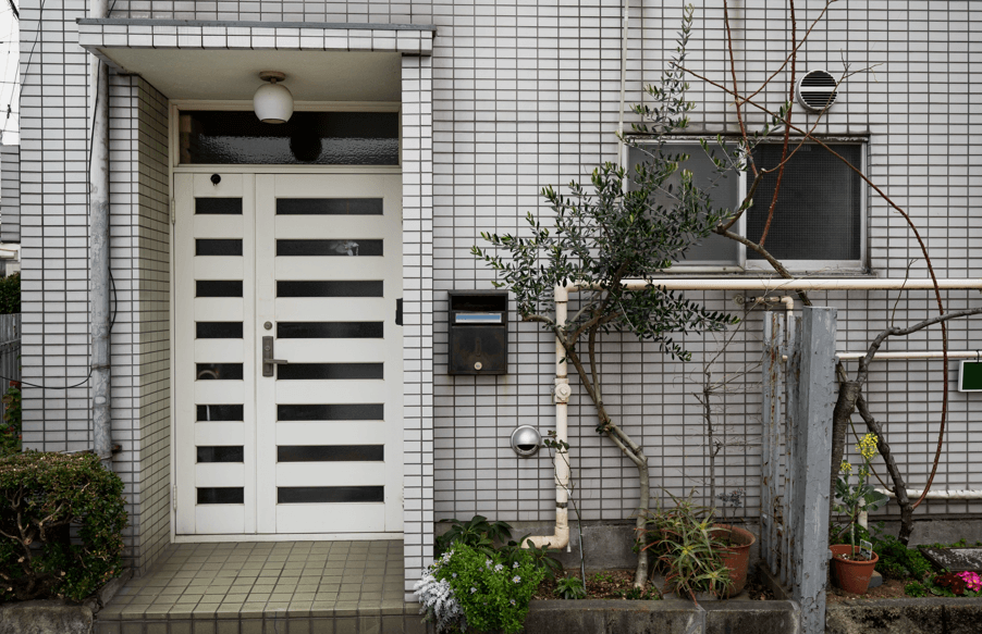 7 Ways a Grey Front Door Can Create a More Welcoming Entrance